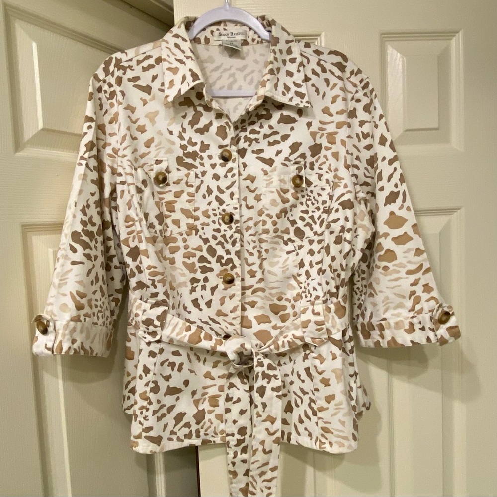 Susan Bristol Gorgeous Cream and Tan Print Button-up jacket with self belt